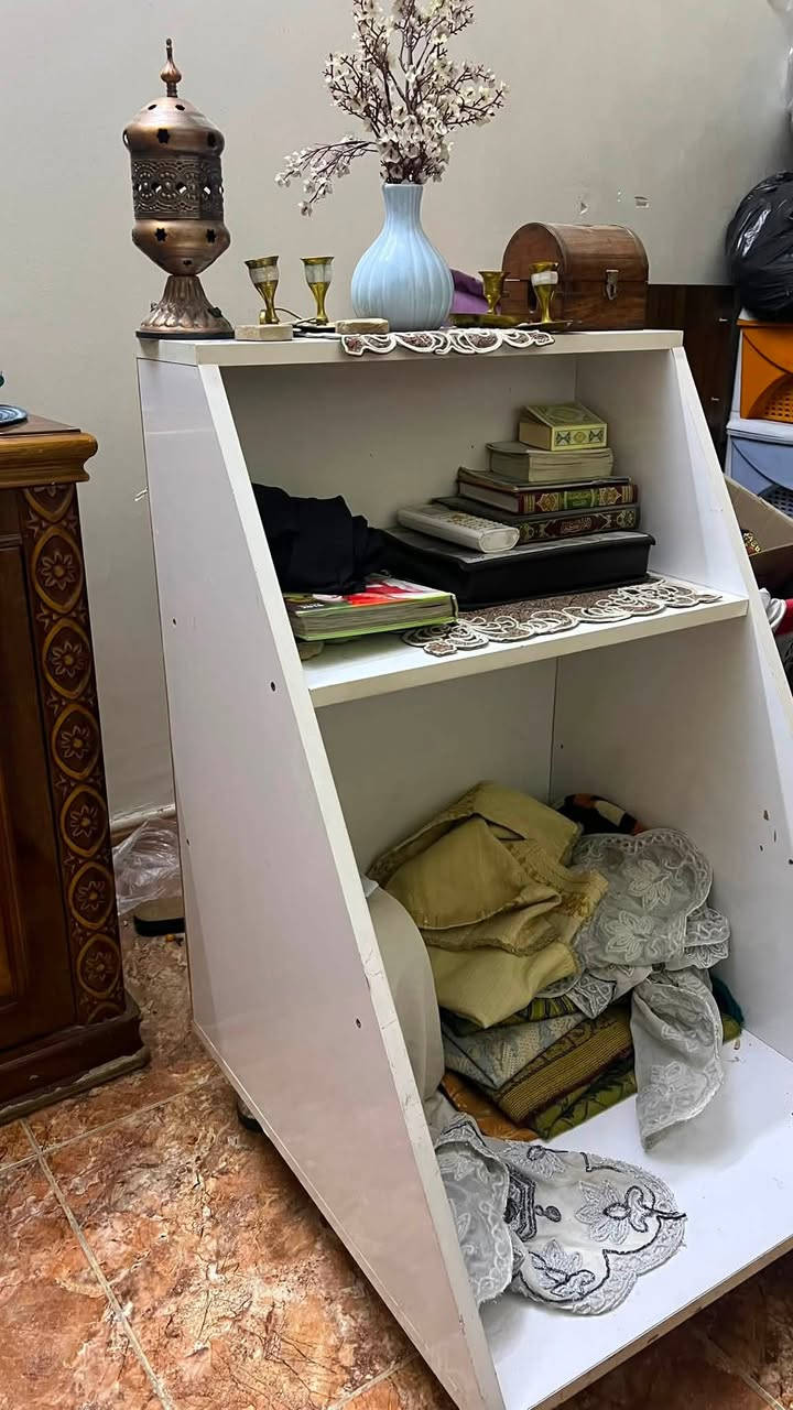سلام عليكم اغراض ديكور خشب ثقيل بهذا الشكل للبيع مكاني بغداد المشتل تفضل متواجد خاص و هذا رقمي ***********

