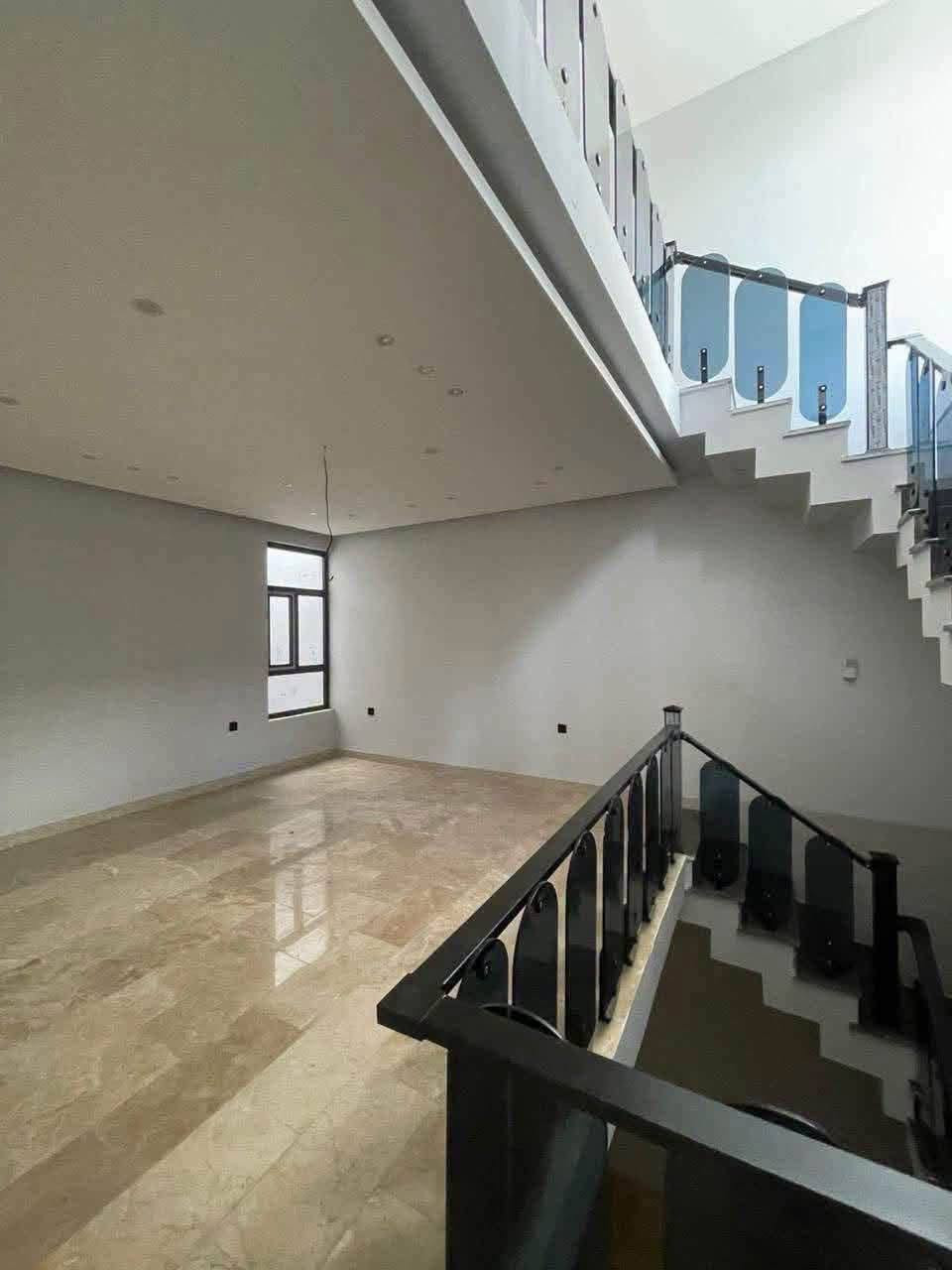 � للإيجار في السيدية — عقار مودرن مميز جدًا 🔥
فرصة مميزة للسكن الراقي ✨
🏠 مساحة 150 متر | مودرن | مدخلين

يتكون من:
🔹 4 غرف نوم
🔹 صالة وهول واسع
🔹 مطبخ
🔹 حولي
🔹 4 خدمات صحية
🔹 كراج
🔹 حديقة خلفية 🌿

💰 الإيجار: 2,000,000 دينار

📞 للاستفسار والتفاصيل تواصل معنا***********

#السيدية #إيجارات_السيدية #عقار_للإيجار #بيت_للإيجار #عقارات_بغداد
