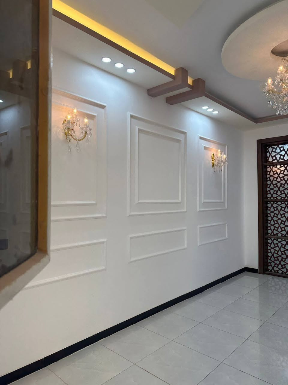 بيت للبيع 150متر بالخط الاول السعر62
نجف الإشراف مقابل قرية الغدير 
المكتب مقابل قريةالغدير مباشر عمود 291 مكتب الاخوين للعقار ***********
غرفتين

صاله

مطبخ

حمام

ستقبال

منور

بيت كامل مرتب بناء حديث درجه أولى 

طابوك وصب شغل مرتب 

خدمات اناره ليليه نترنيت النجف, العراق
