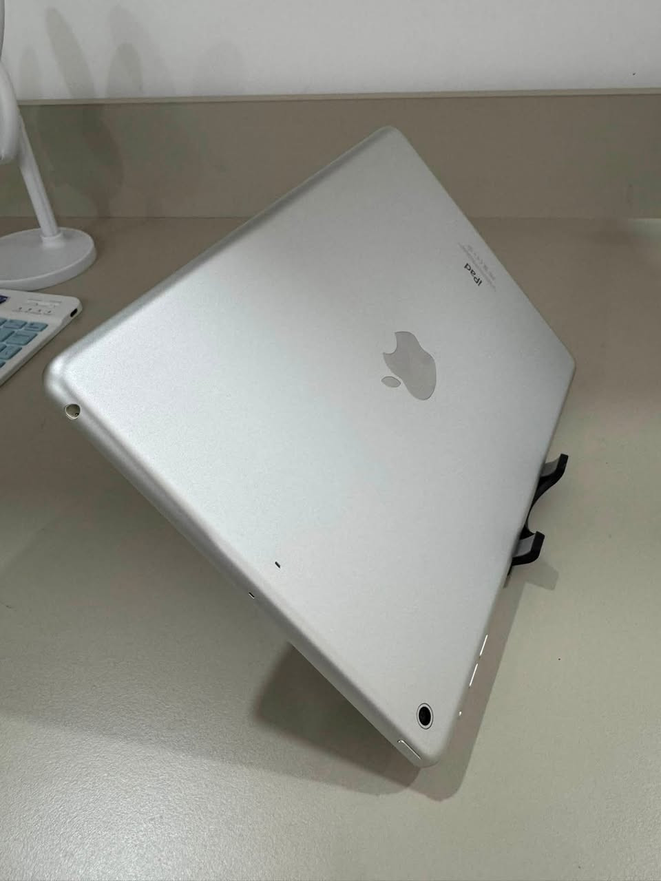 Ipad air 1 64 gb

نظافة ١٠٠٪؜  شخط مابي والصور توضح نظافته وبطاريته ممتازة 
لا مصلح ولا مفتوح ابد وعالفحص 

السعر ٨٥ الف 
بغداد حي الجهاد 
***********
