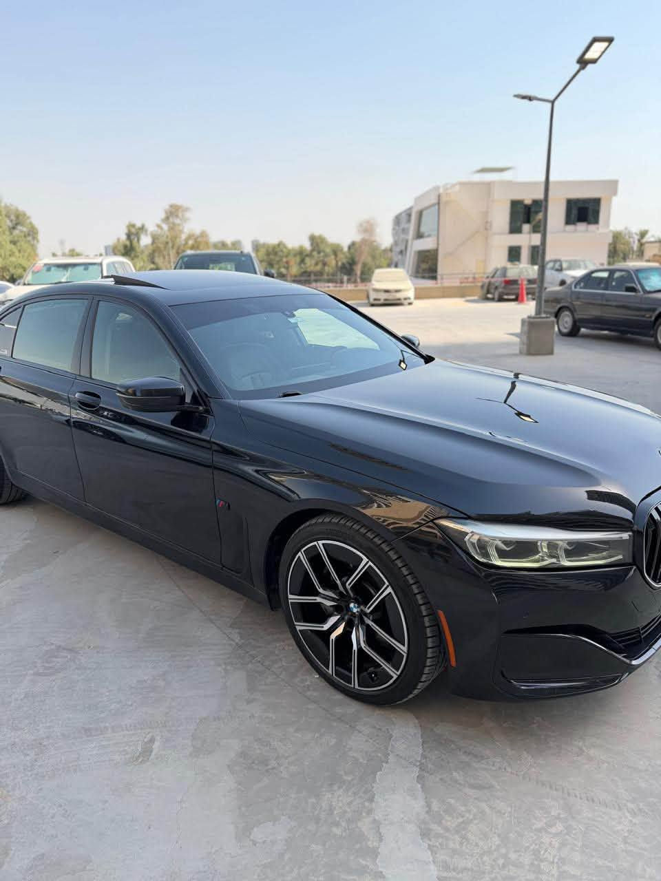 BMW 740i 2020 المرغوب 
محرك 3000 توين تربو ارغب شي 
السياره امريكي بيها فقط طخه مقدار شبر 
كير مكينه كله مكفول سياره جديده مثل زيرو 
فوووول مواصفات بانوراما قطعتين كراسي مساج ومومري ستيرن كهرباء وجكات السياره 
(( أبواب شفط )) صندوك تحكم با رجل 
كامره 360 خمس كامرات 
ماشيه 62 الف سياره بوضع الوكاله 
رقمها بغداد باسمي 
عنواني بوابه العراق المنصور 
***********
سعرها 335 ورقه با عافيه سعر كلش مناسب
