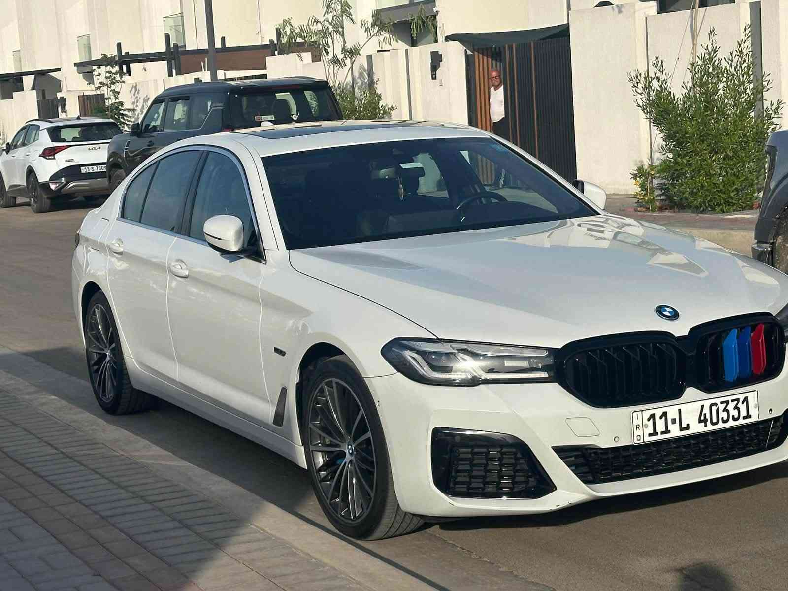 BMW 530E
موديل 2023 مواصفات بلكن هايبرد بانزين 3 انظمة ماشيه 57000 الف وارد امريكي صبغ فقط جاملغ خلفي + بارد بسيط بالباب 
بدون دواخل بدون ايرباك رقم بغداد 
السعر 31500$ وبيها مجال 
للاستفسار : *********** متوفر واتساب
