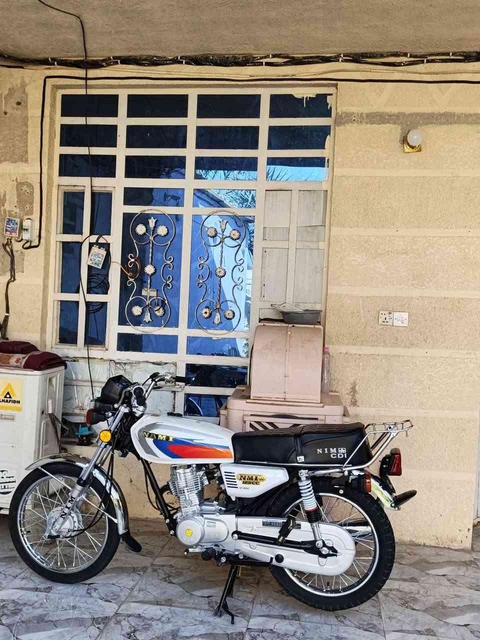 السلام عليكم دراجه للبيع نامه امتياز دراجه اخت الزيرو كفاله موديل 26 المكان ديالى الخالص  السعر 700 وبيها مجال الرقم ***********
