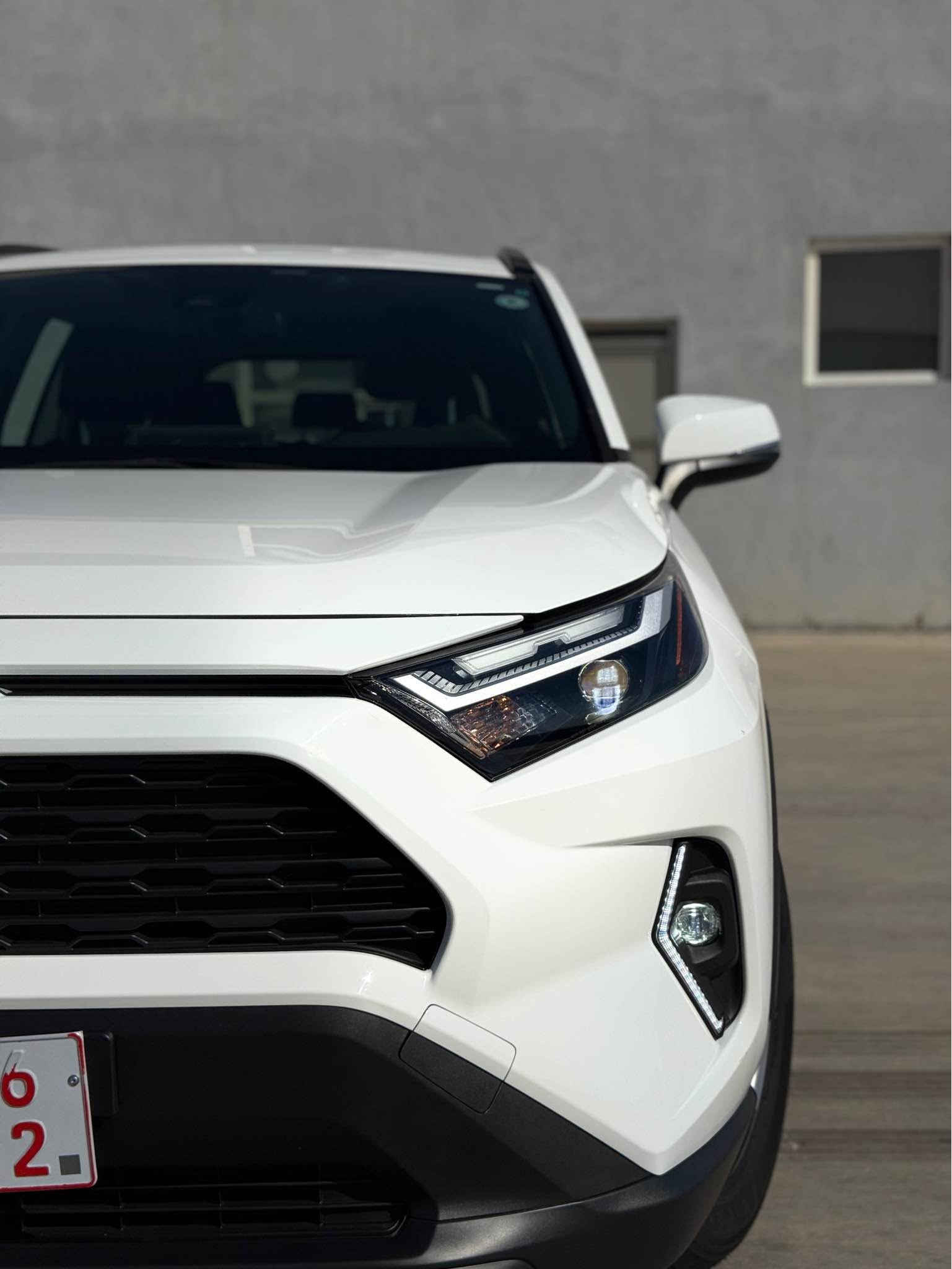 تويوتا رافور ٢٠٢٥ هايبريد 
مواصفات LE امريكي ، ماشيه 6الف مايل
دبل اكسل AWD  ، تبريد خلفي ، مكينه 2.5 ، كاميره خلفي ، حساس ، رادار ، لايت زينو ، بلاجكتور ، ABS , تحديد سرعه گيج إلكتروني ، گير و محرك شرط ، سياره نظيف جدا  سياره بجم كبس ماعدا جامبلخ خلفي صبخ  وشبر تعديل باب نفر امامي، سياره مابيها خدش واحد ، سياره سويتلها فحص و هزه 100% سياره جاهز للرقم و مجالها للرقم شهرين ، لأي استفسار اتصل *********** دهوك, العراق
