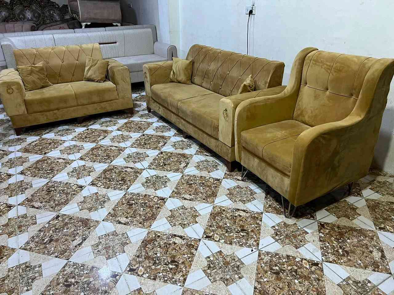 فرؤشتني خيرا
ئةم تاقم قةنةفة ١٠نةفةريية
بؤفرؤشتن بازاريية سةعريشي 
١٢٥هةزار كئ زووهات پيرؤزيبيت 
ژم***********
شوين كةلار
