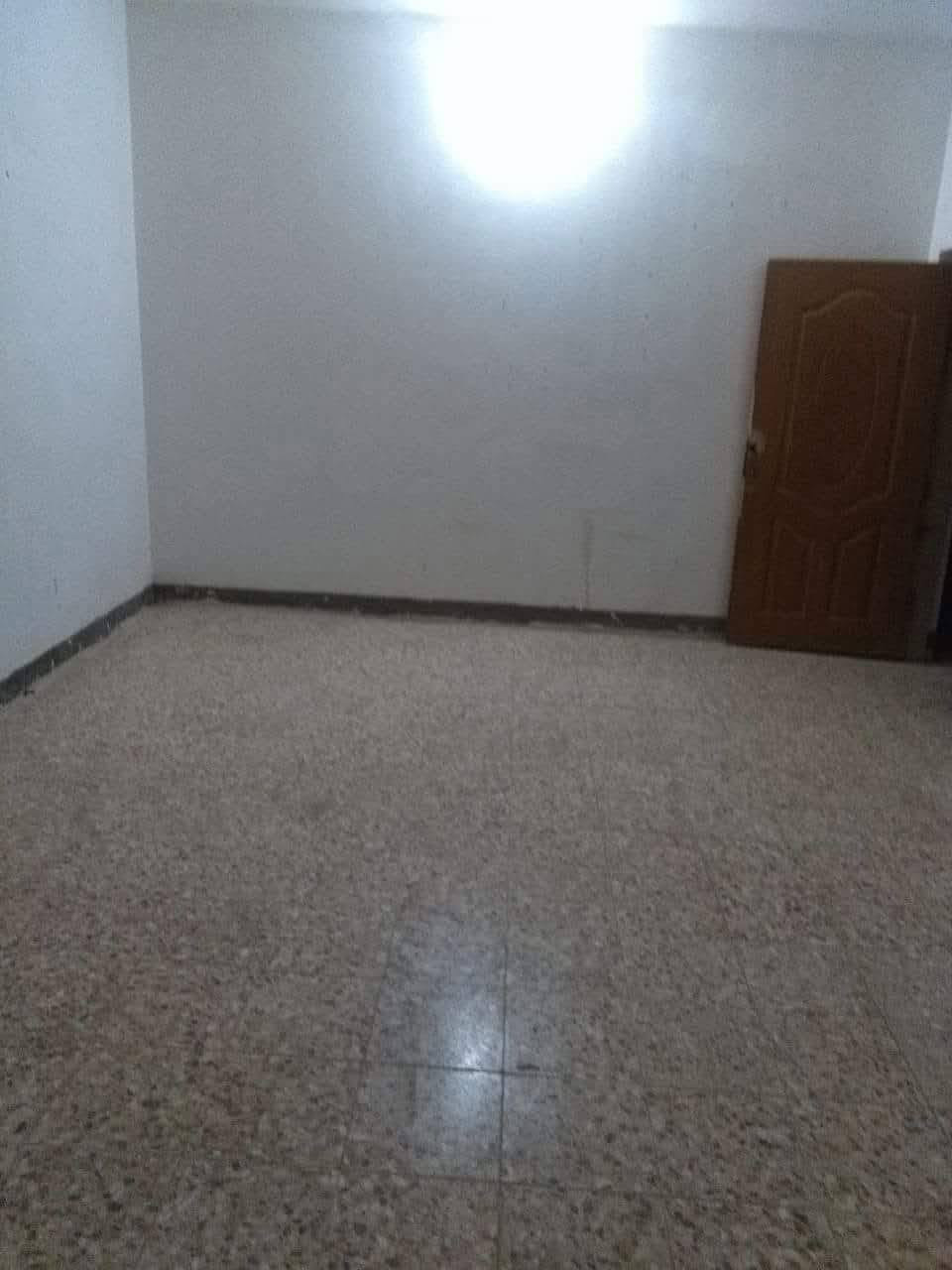 يوجدبيت للايجاربالتقيه الثالثه للايجار يتكون من من مطبخ وصاله وثلاث غرف نوم وصاله بالطابق الثاني مع مجمع حمامات بالطابق ين وخارجيه للاستفساراكثراتصل ***********
