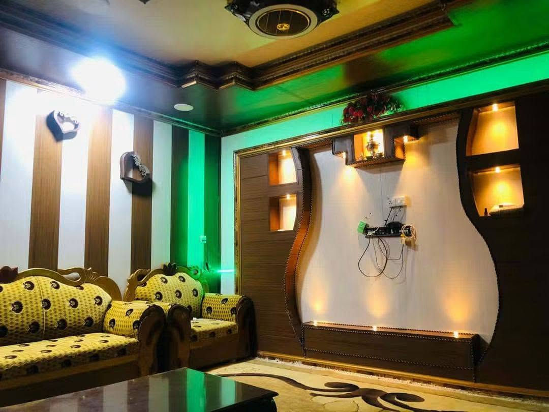 السلام عليكم بيت للبيع خانقين سبعه نيسان  ركن طابقين  كل طابق يحتوي على 2غرف نوم صالة كبيرة استقبال مع بلكونه خارجيه في الطابق الثاني  كل طابق معزول عن الثاني البيت طابو زراعي ومساحته 200متر التواصل على رقم ***********

