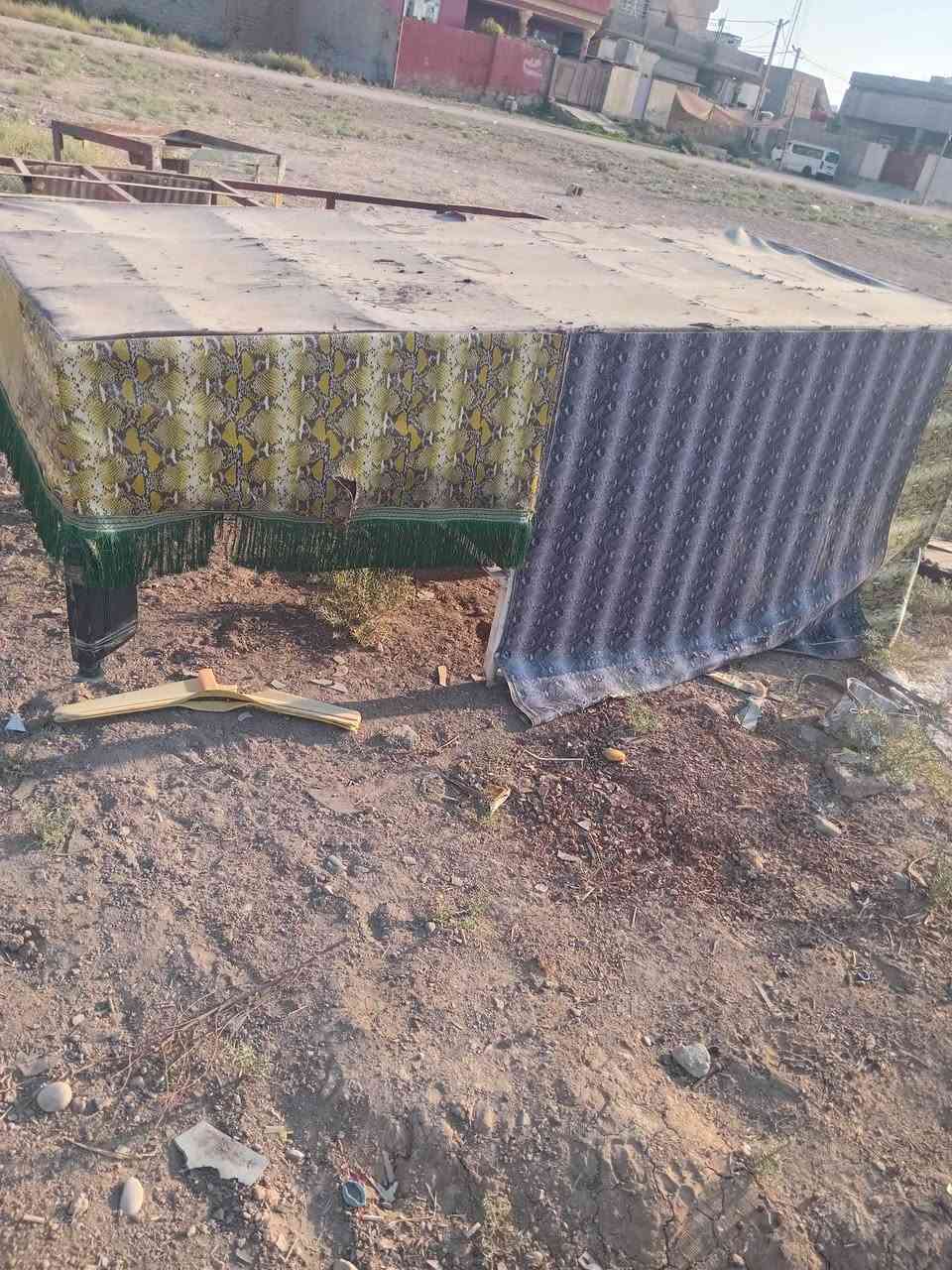 ***********
