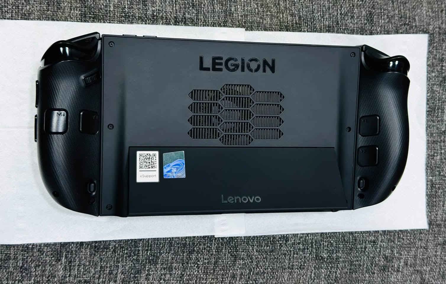 لينوفو Legion Go ٢ • رايزن Z٢ Extreme • ٣٢GB رام