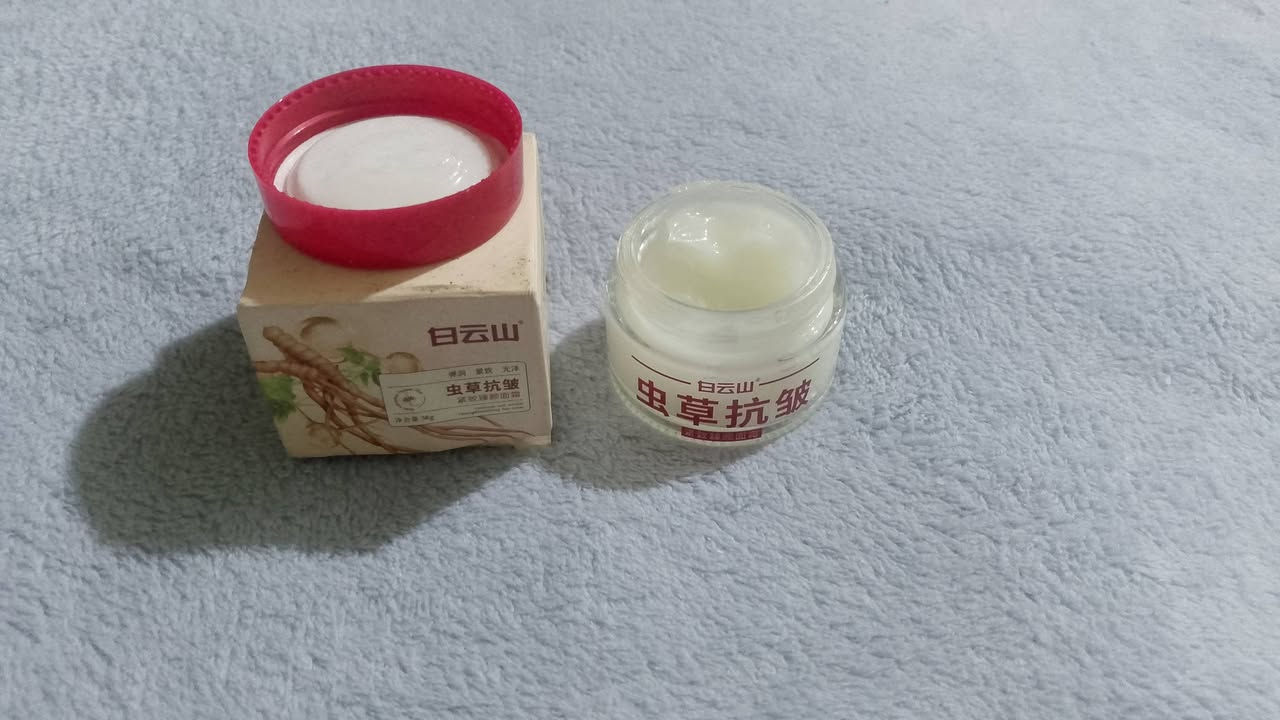 مستحضرات تجميل • بدون تفاصيل