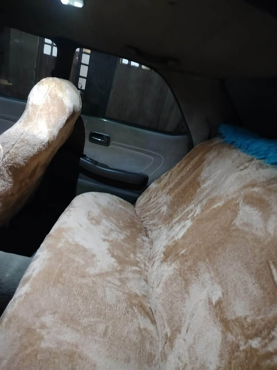 السلام عليكم سياره شيزر موديل 93 للبيع كفاله من كصه العيب الشرعي والغرامات كير مكينه فول ونضيفه  سياره جاهزه وتساب موجود ***********
