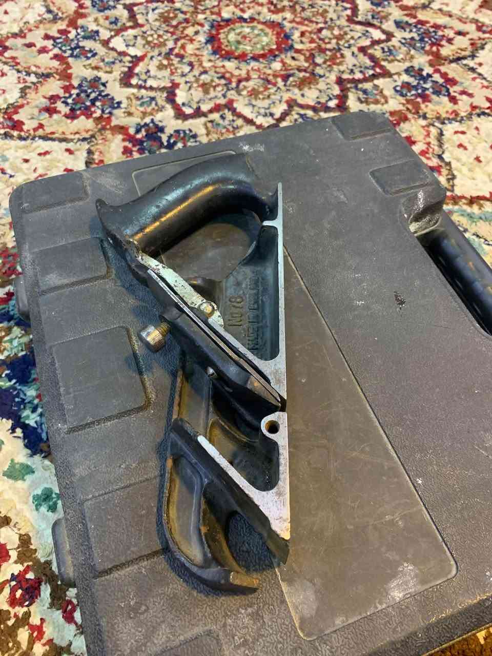 متاح ام جنبين ستانلي انكليزيه اصليه بيهه كسر بالمقدمه سعره 75 وتساب متوفر ***********
