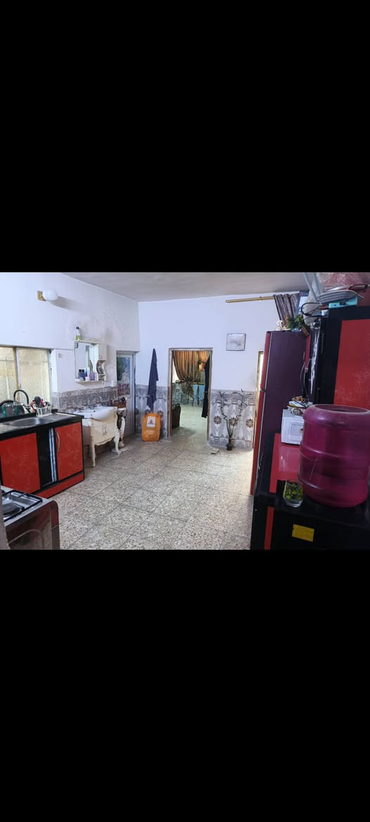 بيت للبيع 100 م واجه 5 نزال20 طابو الحسينيه الجريخي السايدين مال ابو رسول خلف اسوق عمي الرقم ***********

