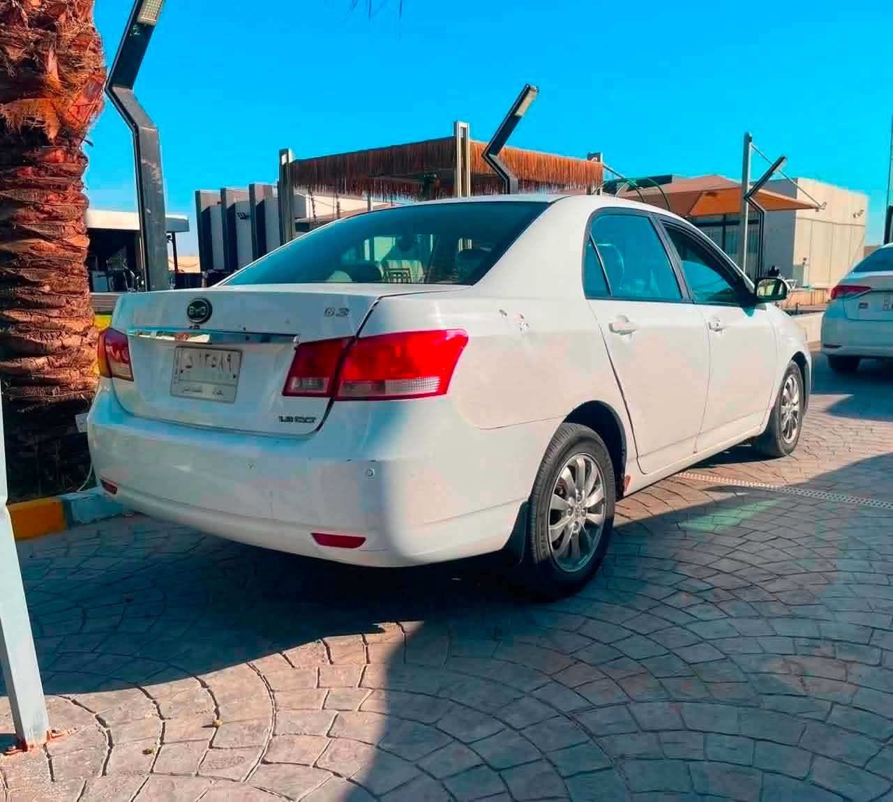 سلام عليكم
Byd g3 2015 للبيع
  بيهة صبغ بالدوسه او من جوه البابين مال الصدر بيها ملاحضات طخطخات
كير مكينه مكفولات بلادي تبريد ثلج :
سياره رايدها ب49 وبيها مجال بسيط 

***********

