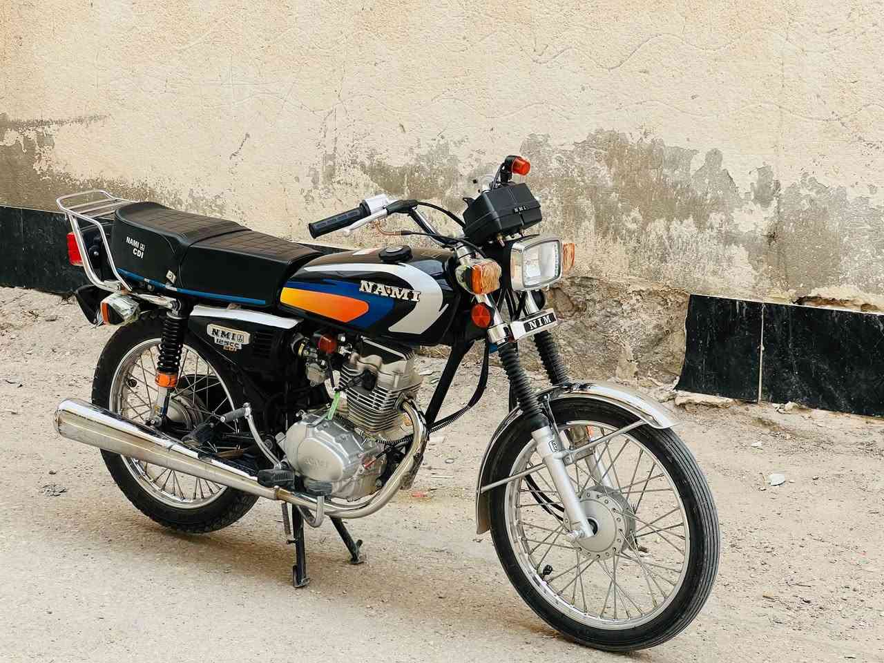 السلام عليكم شباب 
دراجه نامه شلامجه شاصي اسكينر تعمير 24 

موديل الدراجه 22 الدراجه شرط النظافه وسعر 900 وبيها مجال
موجوده اوراقها 5 
***********
