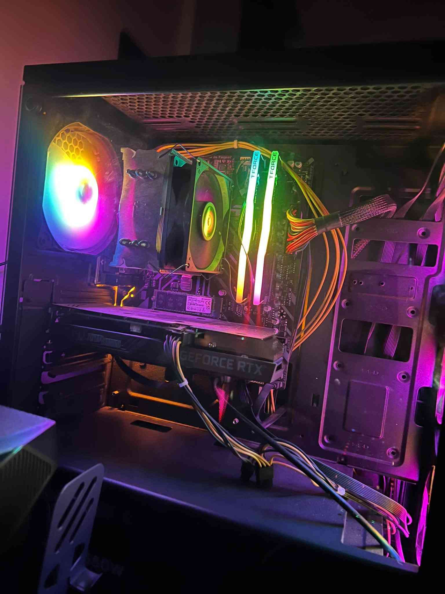 RTX 3060 • رايزن 5 4650G • شاشة 27 بوصة