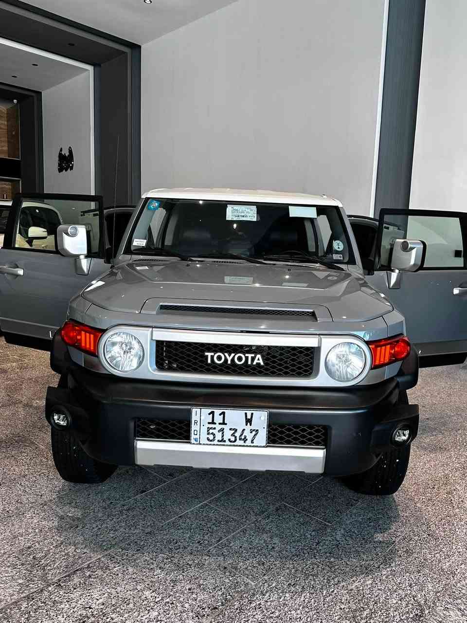سلام عليكم 🫡
🔥 للبيع تويوتا FJ كروزر موديل 2018 🔥
خليجي
🚙 السيارة: Toyota FJ Cruiser
📅 الموديل: 2018
🇯🇵 المنشأ: ياباني
⚙️ المحرك: 6 سلندر V6
🔧 السعة: 4.0 لتر
💪 القوة: تقريبًا 270 حصان
🔄 القير: أوتوماتيك 5 سرعات
🛞 الدفع: رباعي 4WD
🔒 دفرنس خلفي Lock
⛽ الوقود: بنزين

✨ المواصفات:
• تحكم بالدركسون
• مثبت سرعة
• تكييف قوي
• نوافذ كهربائية
• سنتر لوك
• نظام ثبات إلكتروني
• نظام مانع انزلاق
• إيرباغات
• شاشة / كاميرا خلفية حسب التجهيز
• جنوط وإطارات مناسبة للطرق الوعرة

💎 سيارة عملية وقوية، مناسبة للمدينة والسفر والطرق الوعرة
🔥 محرك 4.0 معروف بالقوة والاعتمادية
✅ السيارة جاهزة للفحص من قبل المشتري

📍 الموقع: بغداد النهضة قرب دائره السكان معرض ادم             لتجاره السيارات
📞 الاتصال: ***********
