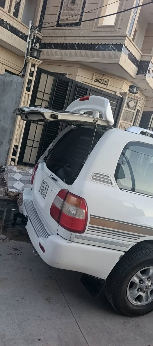 السلام عليكم 
تويوتا لندكروز مونيكا GXR 2001 محدث 2007 داخل وخارج محدث 
صبغ نص جاملغ امامي فقط شرط الباقي بدون صبغ على الفحص والسونار  بدون داخل وبدون لغود 
محرك وكير مكفول وما مفتوح 
كابون بانزين 
سيارة بسمي اني الشرعي 
فحص وهزه وسنويه ورقم كلو جديد 
شرط الغرامات والتحويل 
منظومة غاز ايطاليه اصليه مو تركيه موصفات فول بدون سلايت 
السعر 138 وبيها مجال 
مكان السيارة موصل جانب الايسر 
*********** موصل, نينوى

