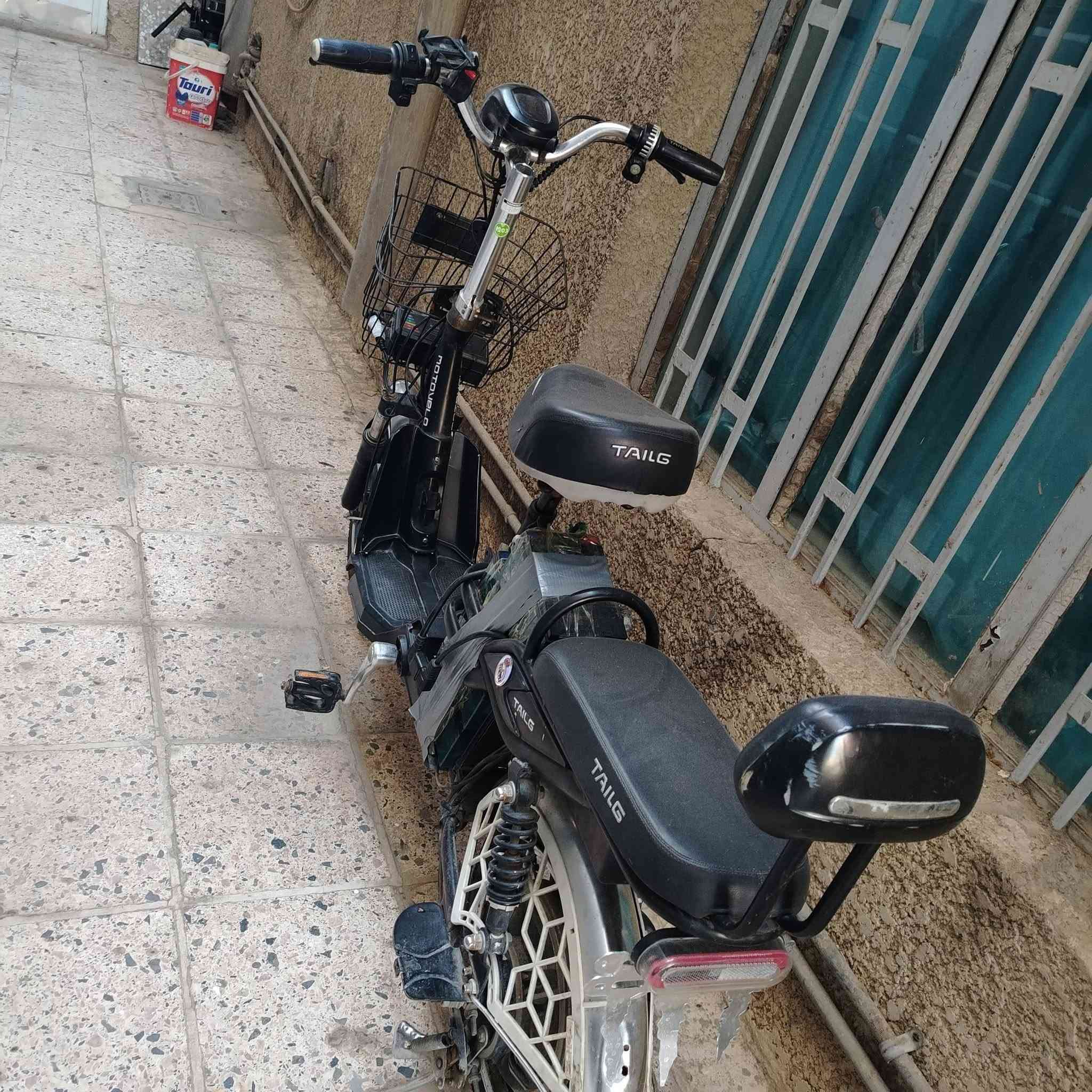 سلام عليكم دراجه شحن البيع نظيف كامله وا مكمله وا عطل بيه سعره 200 بيه مجال رقم توصل *********** عنواني بغداد جميله شارع خير الله
