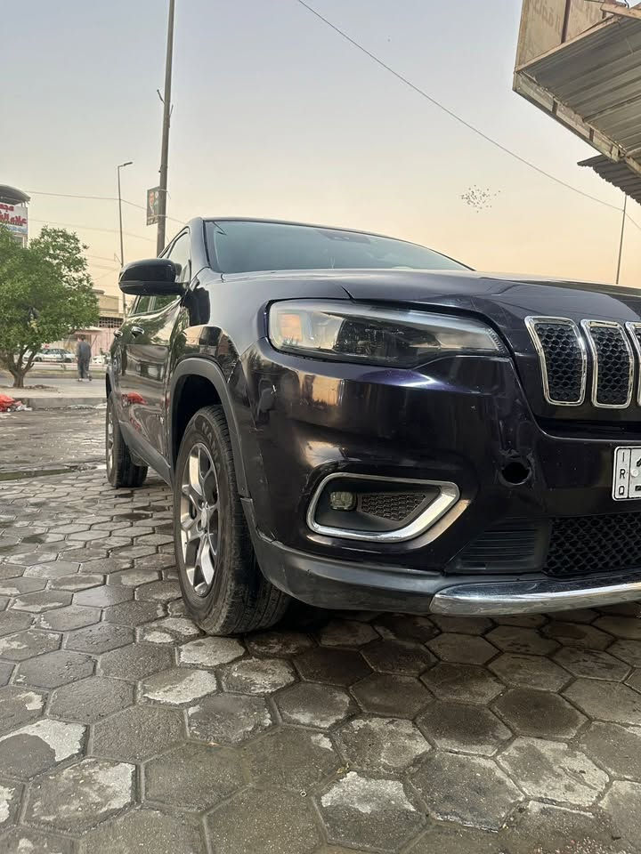 السلام عليكم
جيب شيروكي بزون

السعر 105$

الموديل : 2021 

نوع الحادث :  شجرة واكعه عليها بالاعصار بنيد وقمارة وزوج ابواب الايمن مبدلات يعني ابيع صبغ عام 

الــمــواصــفـــات :-

1 - محرك 6 سلندر 3200

2 - كشنات جلد اسود

3 - شاشة وسط للتحكم في ايعازات السيارة

4 - تبريد قطعتين امامي خلفي

5- لايت زنون + كشاف

6- رقم مداور باي وقت مشروع وطني 

7 - تبريد ثلج ❄️

8 - منافذ USB امامي خلفي

10 - تحكم ستيرن جهتين

12 - نضام ABS مانع انزلاق

13- سايد بريك بصمة 

16- كشن حضن 

17- حساس خلفي

18-أوتو بريك

19- نضام قياده

20-تريشه كروم بلاد

21- بصمه

وبعد بيه هواي مواصفات السياره جاهزه 

مكان السياره نجف

صبغ عام سيارة حادثها شجرة واكعه عليها ع القمارة والبنيد 

***********
