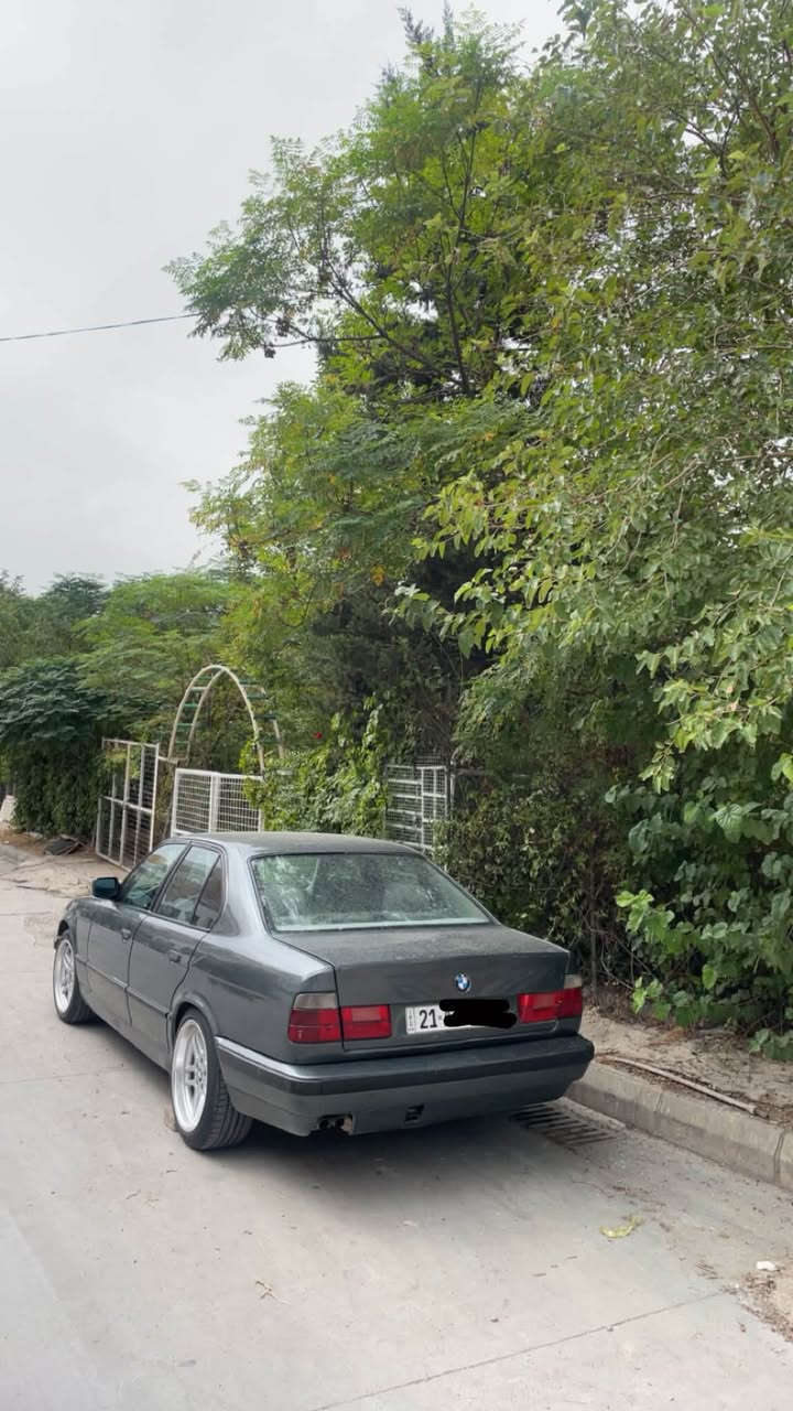 بي ام و 525 • موديل ١٩٨٩ • جير عادي