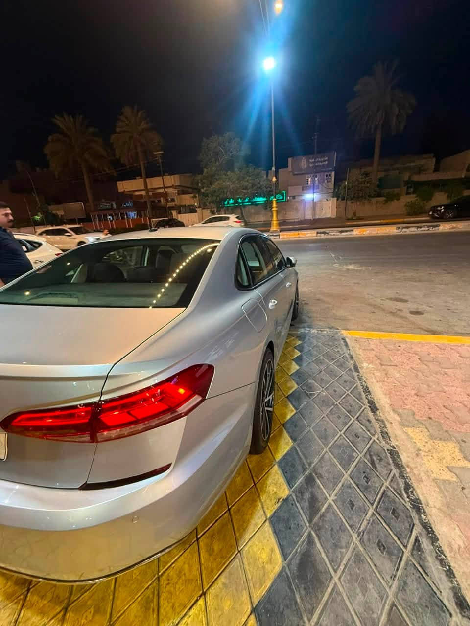 باسات قطرية للبيع 
ماشية 282 الف كيلو
مصبوغ حزام بيها معجون اقل من شبر فقط بالجاملغ الايسر الخلفي وبالدوسة مال باب السكن 
المحرك ادامة كاملة تبريد ثلج كير جديد مال حاوية تخم تايرات السيارة كله محسن اديرلها 
السعر ١٤٢ مجال بسيط
مكانها بغداد
***********
