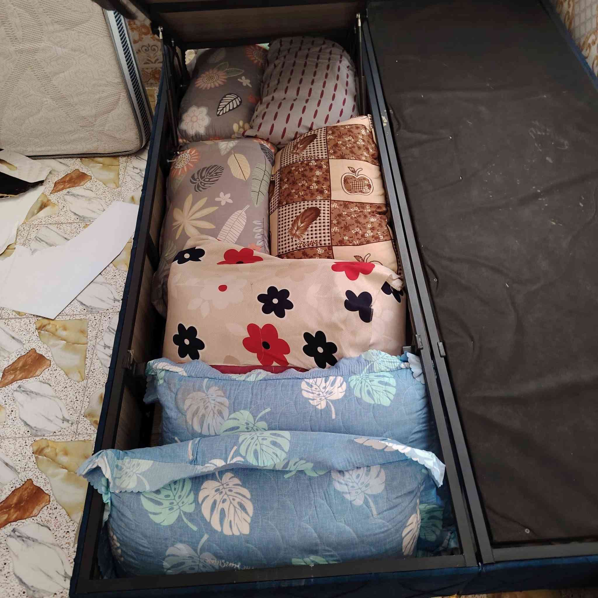غراض بيت للبيع العنوان كربلاء  الشراي يتصل ***********
