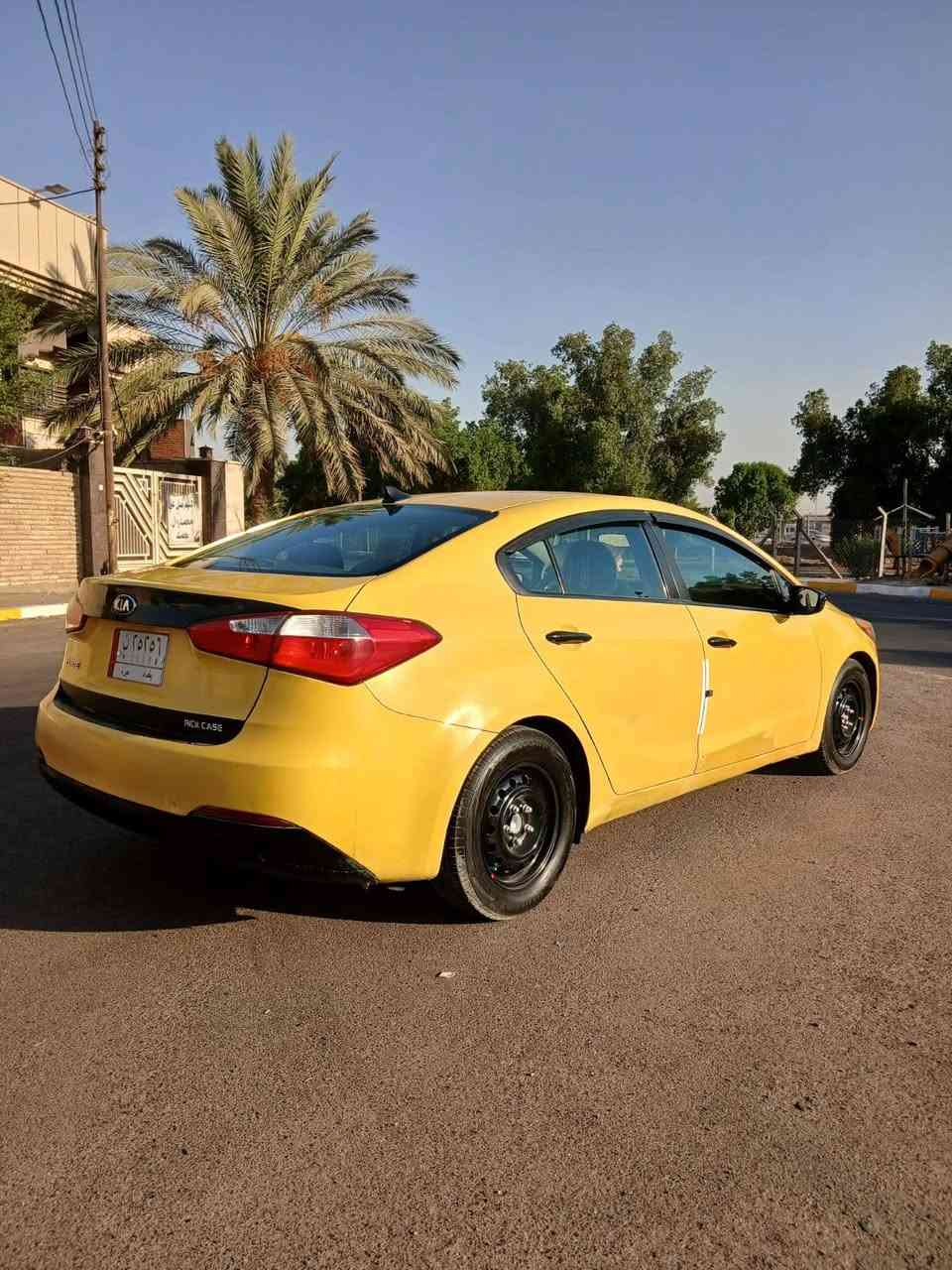 يالله السلام عليكم كيه فورتي موديل 2016وارد امربكي سونار منشور السياره جديده وجاهزه مكينه وكير وحداديه وتخم تاير وتبريد مكفولات مكينه 1800دوش العنوان بغداد رقم هاتف ***********السعر 90وبي مجال شي بسبط

