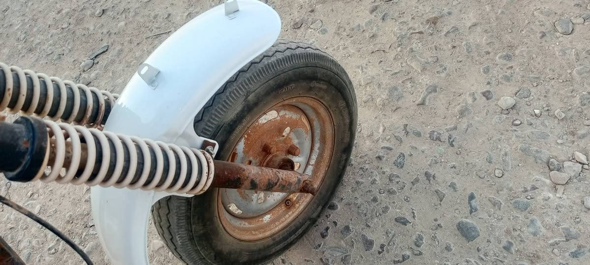 البيع كلك محرك بس كلجات مفتوح بيه مكان بين شطره ولقراف اسعر 700 وبيهى مجال مستعجل ***********
