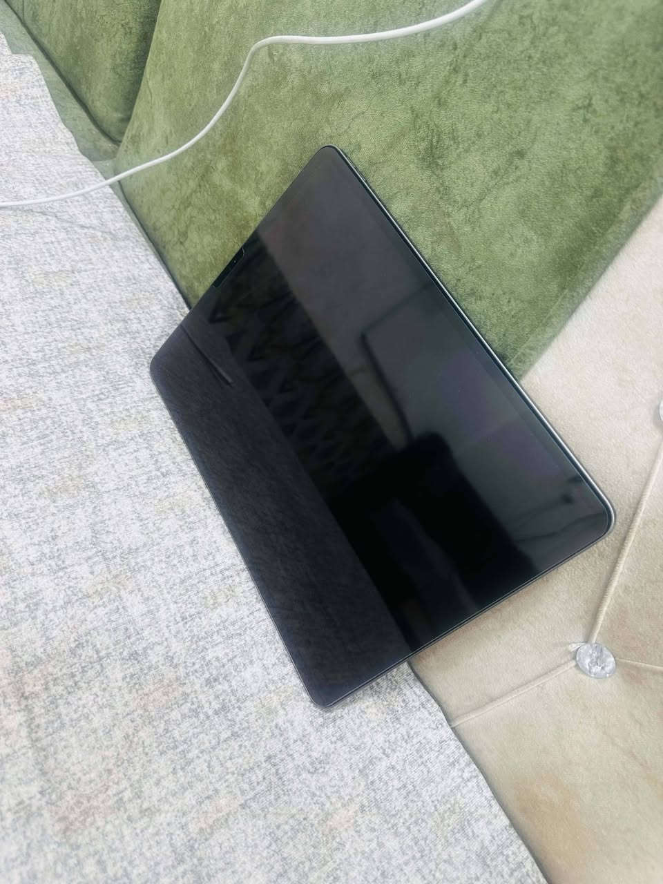سلام عليكم عندي ايباد 12 برو ماكس مثل مواضح بالصور ونضيف كلش نضافه ١٠٠٪ بطاريه ٨٢ ذاكره ٢٥٦ امانت الله جديد السعر مليون و١٠٠ وبي مجال بسيط حق الجيه 
رقمي ‏‪***********‬‏
