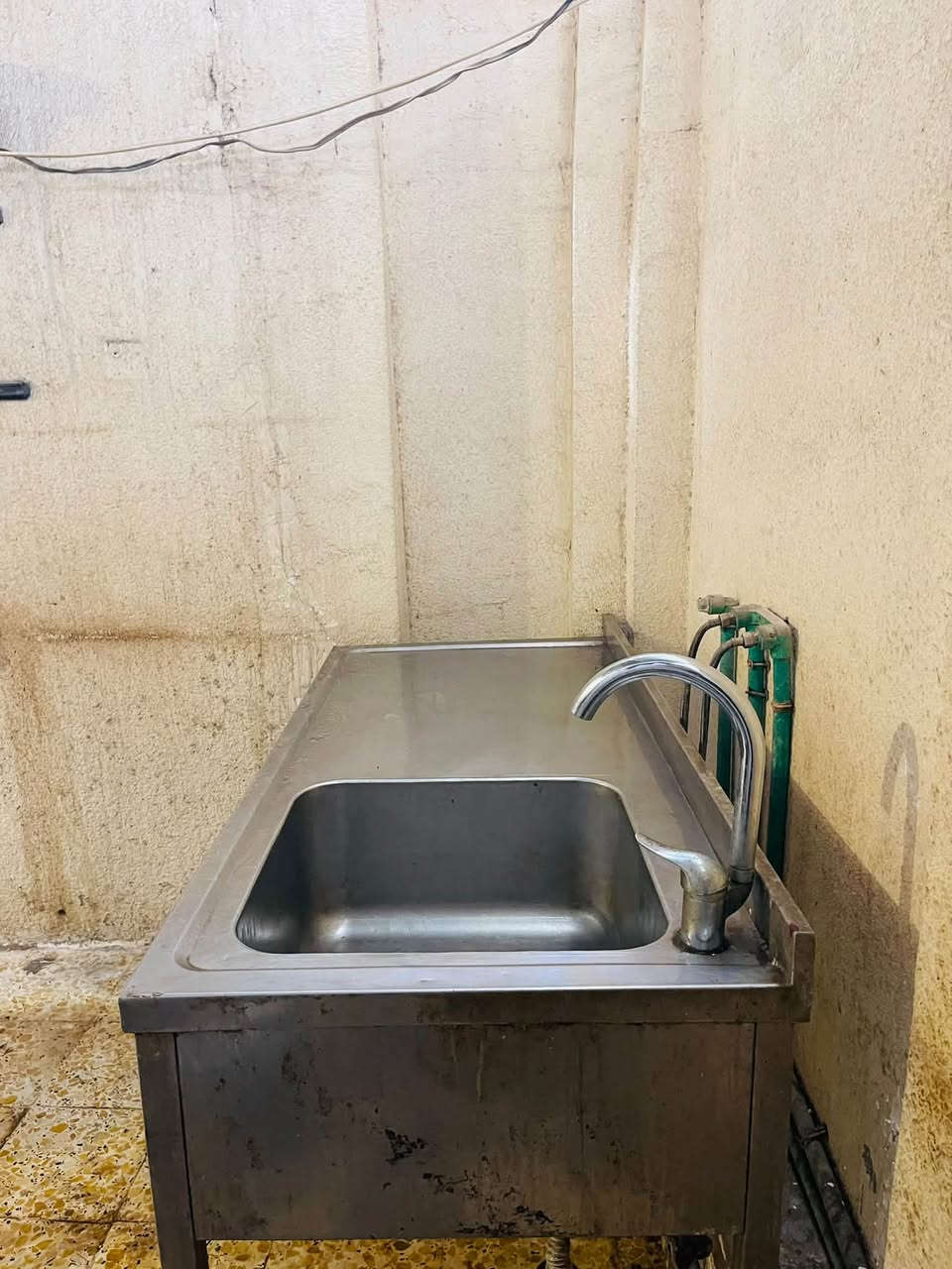 أدوات مطبخ ( مطعم ) سل ستيل إيطالي نظيف جدآ ( طباخ كبير ٤ عيون ) 
سنكَ متر ونصف 
حوض عميق 
ميز متر ونصف 
الموقع مركز الحلة 
السعر 1,250,000مليون وربع 
 للإستفسار ***********
