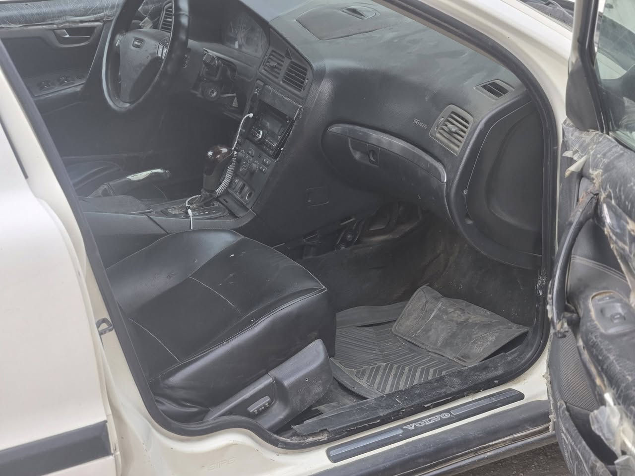 S60 T5 • ٢٠٠١ • كامري ١٨٠٠