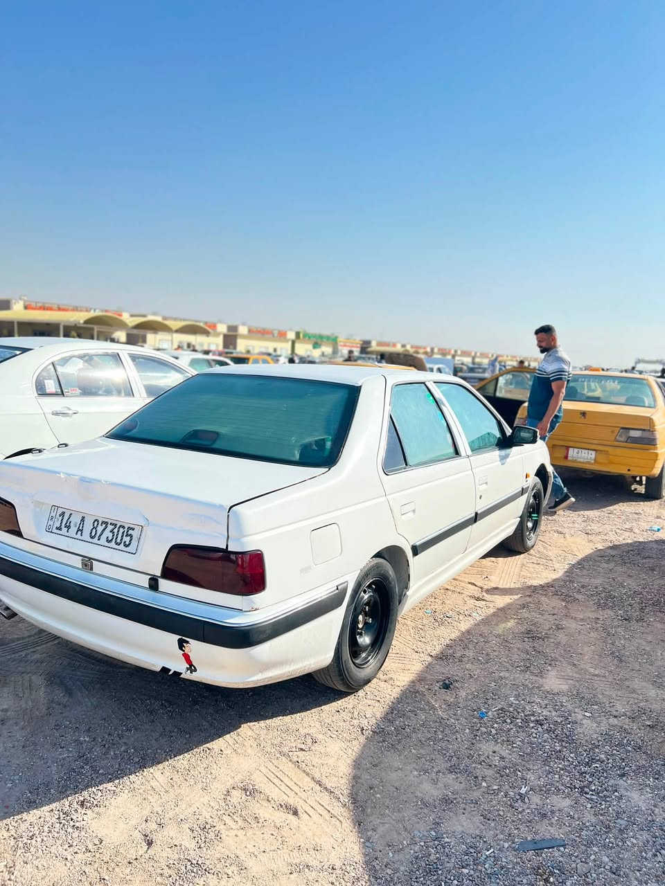 سلام عليكم بيجو بارس موديل 15 كفالة تبديل ضربة سيارة جاهزه كلشي شغال محرك وكير وتبريد فول مانقصها شي تخم تاير حداديه مو شراي لاتدخل سيارة بأسمي تحويل ثاني يوم مكاني البصره ابي خصيب كوت ثويني السعر 45 وبيها مجال قليل ***********
