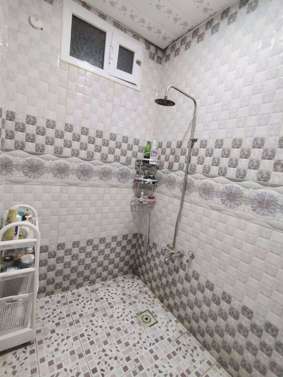 بيت للبيع مساحة 125 متر طابق واحد منطقة ال36 دار 🏫📍مع الاثاث 
( يحتوي على غرفة 5×4 كبيرة + صالة كبيرة + مطبخ + ممر + استقبال 6× 3.23 + طارمة ) . 

بناء ٢٠١٦ حر مامطلوب  

الموقع : خامس بيت على الشارع العام الرئيسي قرب مدرسة الفرسان 
مثل ماموضح بالصورة 🖼️👇🏻

السعر :  💸 93 مع المجال اليسيط
____________________________________
{{#مكتب_المؤتمن_للعقارات_في_السماوة }}
________________________
#للاستفسار الاتصال📞 او مراسلتنا عبر الواتساب 📲

《 ***********🛜》

#ملاحظة: لعرض عقارك ماعليك سوى مراسلتنا 
عبر بريد 📩الصفحة او عبر الواتساب📲
{{👍#تابع_الصفحة لتصلك عروض مكتبنا 🫰🏛}}•
