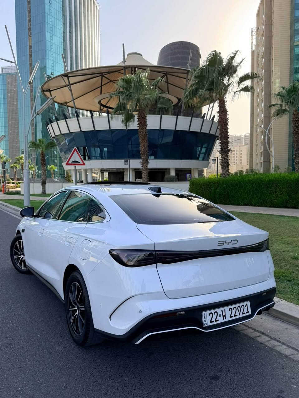 🚘 للبيع BYD SEAL 06 DM-i | موديل 2025

🔥 أعلى فئة بالمواصفات – FULL OPTION

🤍 لون أبيض | رقم أربيل
📍 ماشية 40,000 كم
📷 فول كامرات + فول رادارات + فول حساسات
🅿️ نظام Valet Park – السيارة تصف نفسها بنفسها
🌤️ Panoramic Sunroof سلايت روف كبير

🔋 البطارية تمشي تقريباً 80 كم بالشحنة الواحدة
⛽🔋 فول كهرباء + فول بانزين، مدى إجمالي يصل إلى حوالي 2,100 كم حسب ظروف القيادة
🔌 كامل معدات الشحن موجودة ويا السيارة
🛠️ سيرفس كامل بالشركة
📄 كتاب رسمي من مرور أربيل للتظليل 80%
✨ مواصفات كثيرة جداً، شغلات هواي ما تنذكر ولا تنعد
✅ سيارة نظيفة جداً ومعتنى بيها
✅ مكفولة من كلشي

💰 السعر: 191 ورقة 💵
*********** بغداد, العراق
