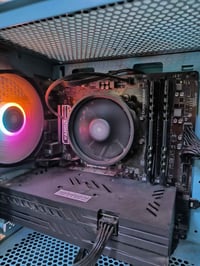 معالج R5 ٥٦٠٠X • كرت RX 580X ٨ جيجا • M.2 ٥١٢ جيجا