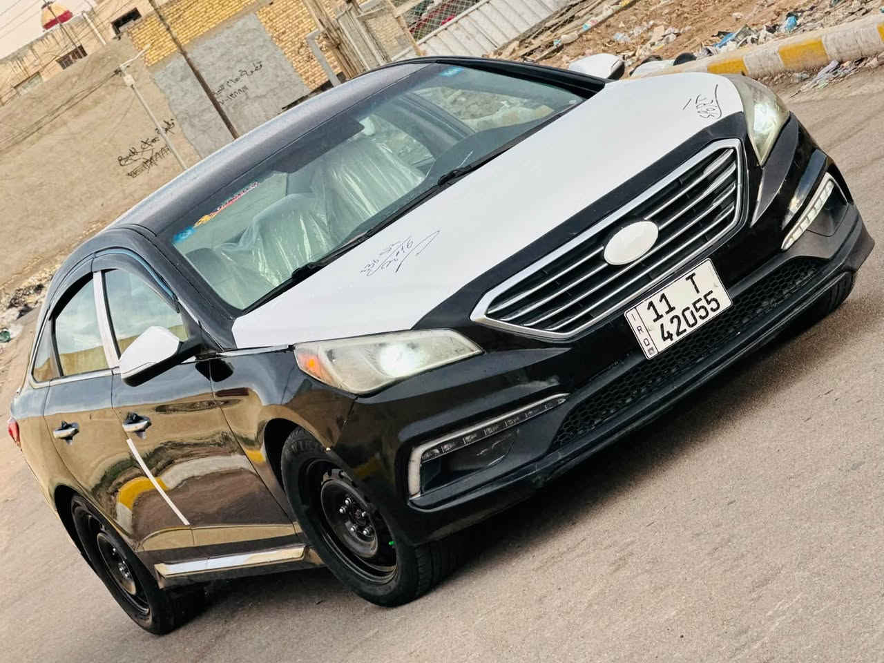 سوناتا موديل 2016 وارد امريكي حادثها باب امامي عكس السايق وبالعراق بيها مكانات صبغ اثر شخوط فقط بدون ضربه ليبل واحد تكم حوض الغود شواصي كلها مكفوله السياره رقم بغداد باسمي 
المواصفات سبورت فول عده البانورما
محرك 2400
بصمه تشغيل وابواب 
كشنات جلد
فول تحكم استيرن
اشاير بالمري 
تبريد قطعتين
تدفئه بالكشنات
دبل كزوز
شاشه اصليه 
كامره خلفيه
كشن كهرباء
شاشه اعطال 
ماشيه 140 Mil
بلوتوث حاكيه اتصال 
سياره جاهزه كير محرك مكفولات تبريد تدفئه شغالات صدر كله فاتحه ومسوي جديد تخم تاير ووياله شادهن البارحه 
السعر ب94$ وبيها مجال 
مكاني بغداد
***********

