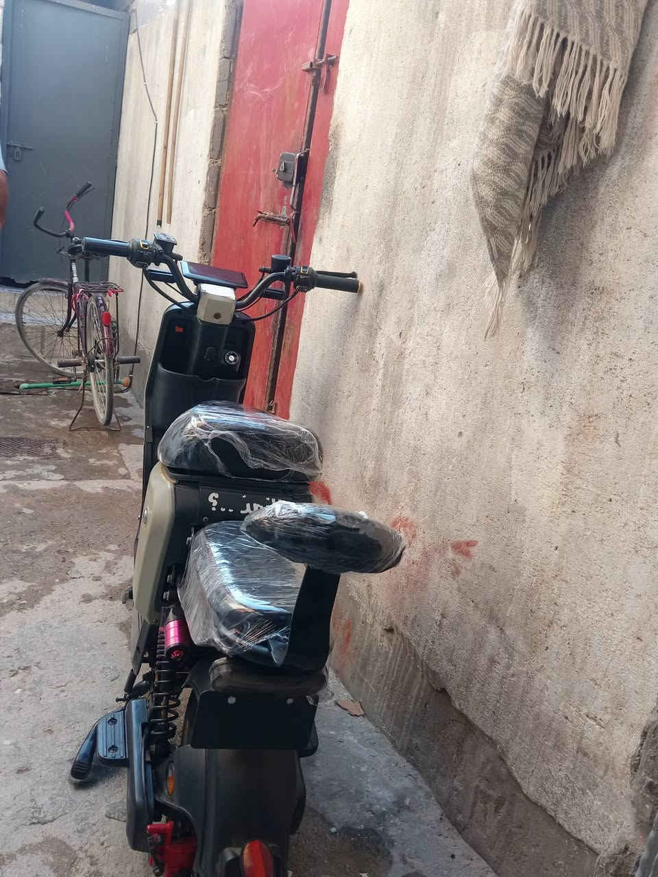 سلام عليكم درجه شحن البيع نضيفه كلش بطريت جديد 300 قفل ربع ما يديح  راقم توصل ***********
