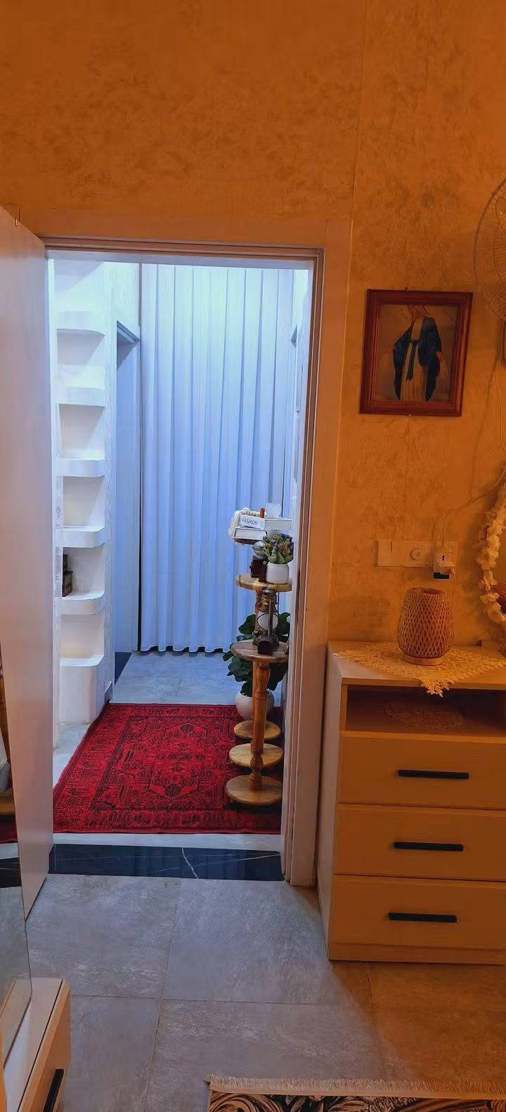 🏠 بيت للبيع - 200 متر طابو صرف
📍 مجمع اللؤلؤة - منطقة الحر - بالقرب من المستشفى التركي - كربلاء

مواصفات البيت:
• المساحة: 200 متر مربع طابو صرف • 3 غرف نوم • صالة كبيرة • استقبال • مطبخ حار + مطبخ بارد • 3 صحيات داخلية • حديقة أمامية + حديقة خلفية • كراج سيارة 
البيت بناء نظيف وجاهز للسكن، موقعه مميز داخل المجمع وقريب على كل الخدمات والمستشفى التركي.

للاستفسار والتواصل:
📞 ***********
متوفر واتساب والماسنجر مفتوح

#بيوت_للبع #كربلاء #الحر #مجمع_اللؤلؤة #
