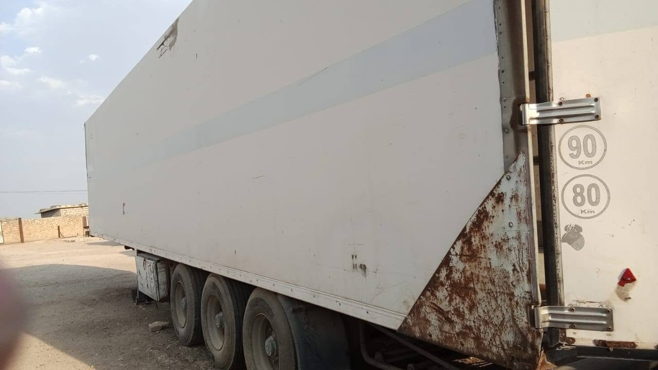 للبيع براد اسباني الارتفاع 260 الطول 13.60 طخم تاير جاهز على الشقل السعر 90وبي مجال العنوان الموصل الجانب الأيمن ***********////***********
