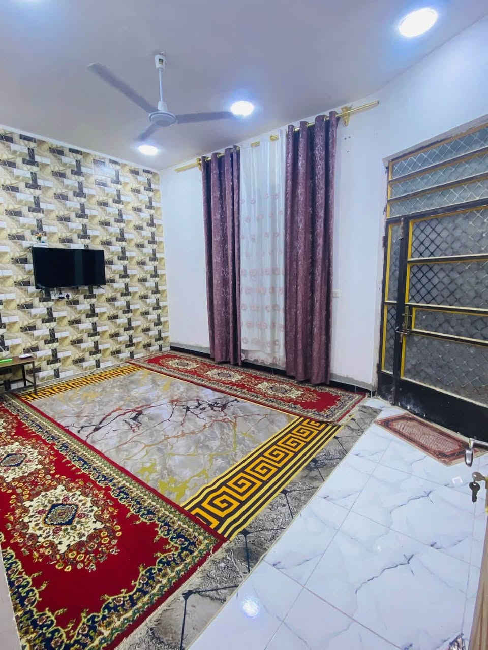 دار للبيع
العنوان الزعفرانيه سدة الجنابيين نزلة انشائية ابوعلي
المساحة 100م   10*10
زراعي 17
البناء غرفه نوم استقبال مطبخ صاله حمام داخلي وخارجي
للاستفسار واتساب ***********
