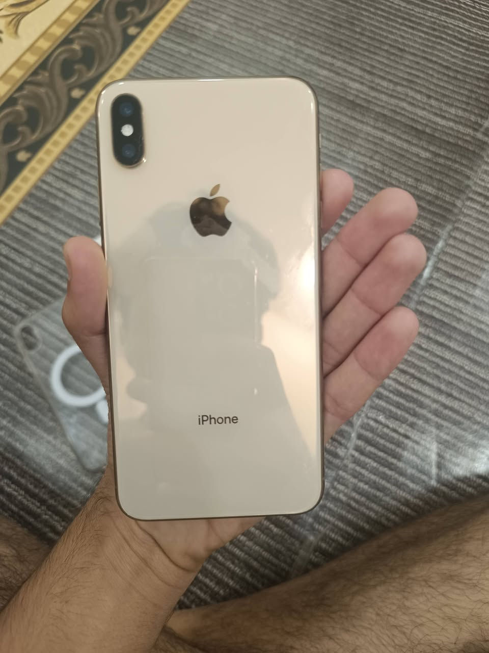 ايفون اكس ماكس
بطاريه ٩٠ 
نموذج M 
ذاكره 256 
مبدل فقط شاشه اصليه ٣ خيارات وحتى ماطالع بالإعدادات مبدله 
كلشي شغال عدا الفيس إيدي متوقف 
جهاز كلش نظيف وحلو تفحصه ع راحتك 
سعره 180 وبيه مجال 
رقم التواصل ***********
