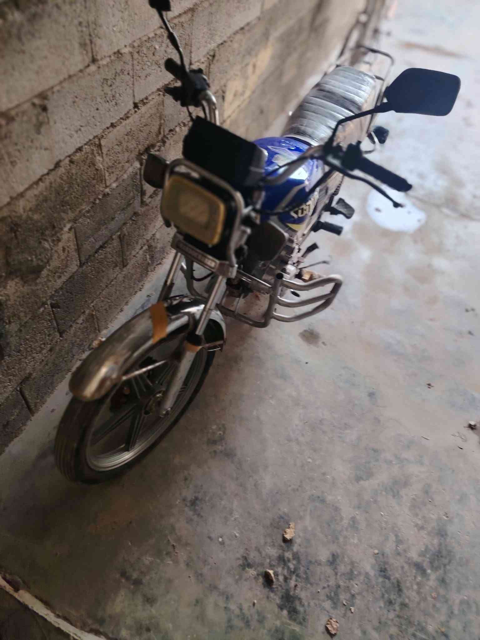 دراجه للبيع دراجه سيفان موديل 22 دراجه نضافه فول كل لكهربائيات شغاله محرك نعومه فول وكير فول دراجه كلهة تفحص ياله تاخذ اوراق مابيهة بس اكفلك سرقه السعر 550 وبيهة مجال حك لجيه  المكان الكرمه رقم ***********
