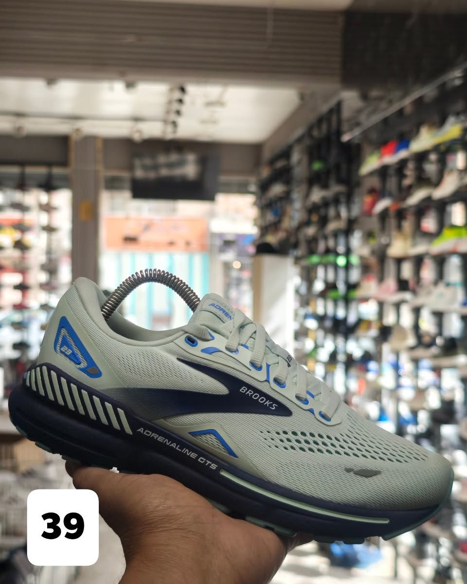 مقاسات 36-39 • 38.5