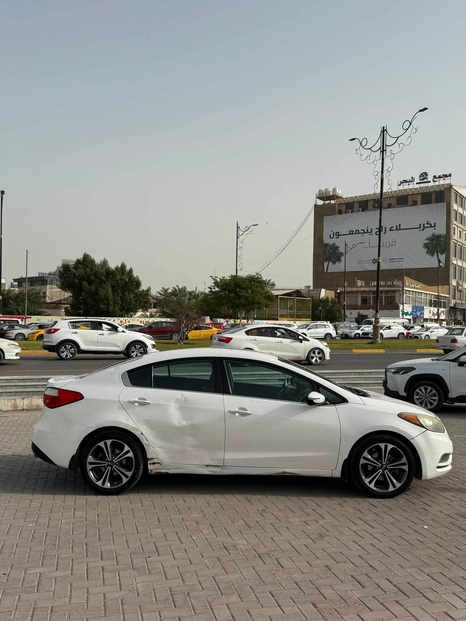 فئة EX
محرك 2000
كلين تايتل بدون حادث 
مواصفات:
ويل كروم سبورت 
تحكمات ستيرن 
كروز سرعة 
كامره وشاشة 
تدفئة مقاعد 
مري شفط 
حساسات خلفية 
حدادية جديده + تايرات جديده 
محرك بحاله ممتازه
ماشيه 155 الف
ملاحظه السياره بدون قطرة صبغ بجم كبس 
السعر 
بي مجال جدا بسيط 77$

للتواصل اتصال فقط ***********
