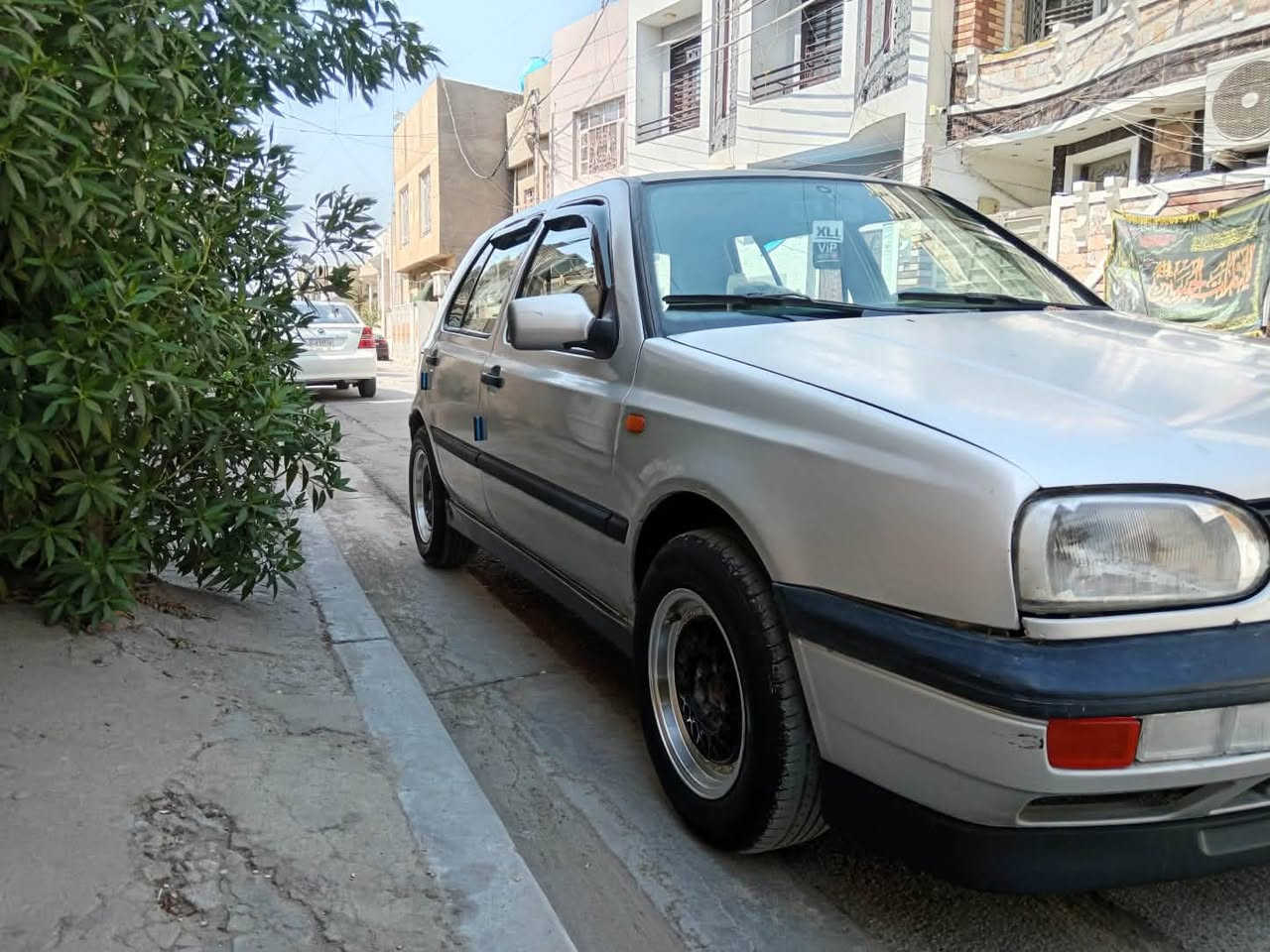 السلام عليكم كولف ١٩٩٤ مكينه ١٨٠٠كيراوتو مشروع وطني سياره حلوه عضمتهه تخبل مصبوغه جماليه سياره حلوه مرتبه ترايهه ناعم ويل كب تخم تاير صدر جديد غرفه حلوه منضومه تبريد كامله السعر ٣١مكانهه بغداد الحريه الاتصال ***********
