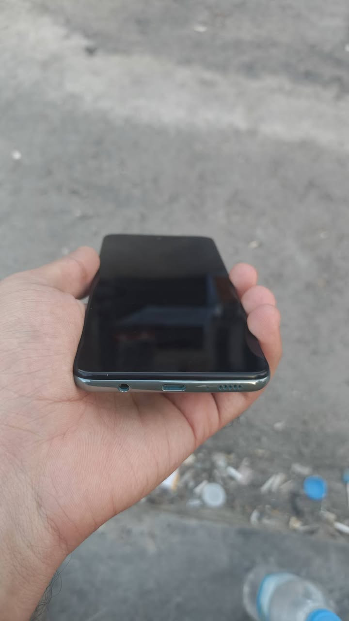 السلام عليكم a51 جهاز كلش راقي وعملي زلغ واحد مابي نضيف كلش ذاكره 128 خطين اتصال صوت قوي كامرات قويه جهاز كامل مكمل سعره 130 وبي مجال بسيط مكاني بغداد مدينه الصدر رقمي ‏‪***********‬‏
