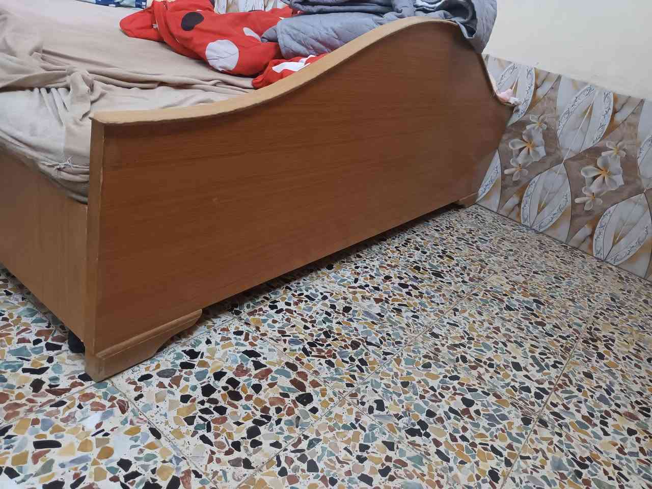 غرفه نوم تفصال عراقي نضيفه جدا السعر ٥٠٠ نقص فقط جامه مال ميز اتواليت ***********
