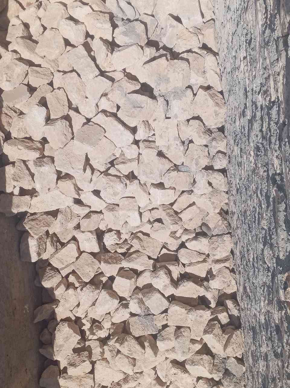من رخصت ادمن يوجد حجر مكسر مال جزيره ال بيع ***********
