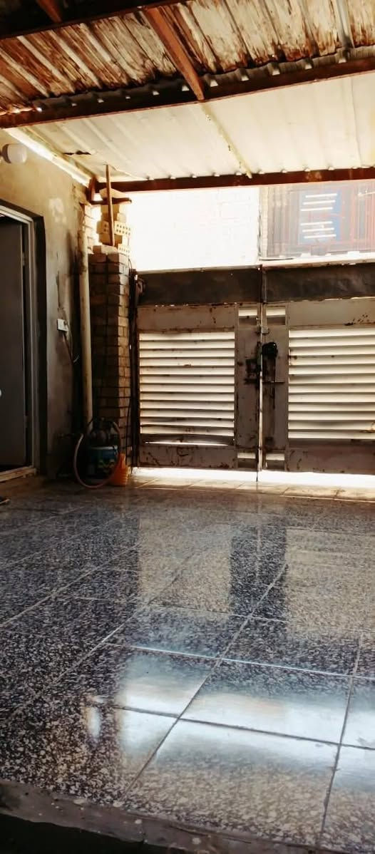 السلام عليكم بيت للبيع بالنهروان بالخمس تالاف قرب مدرسة سلمان المحمدي 
الواجهيه 5 والنزال 20 الاستفسار ***********
